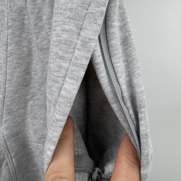 Fabletics Men's Heather Gray Sweat Shorts Size M Stretch Pockets Casual - Picture 2 of 9